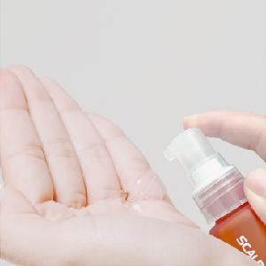 1/髮基因晶萃凝露視髮量取少許於手心均勻搓開。